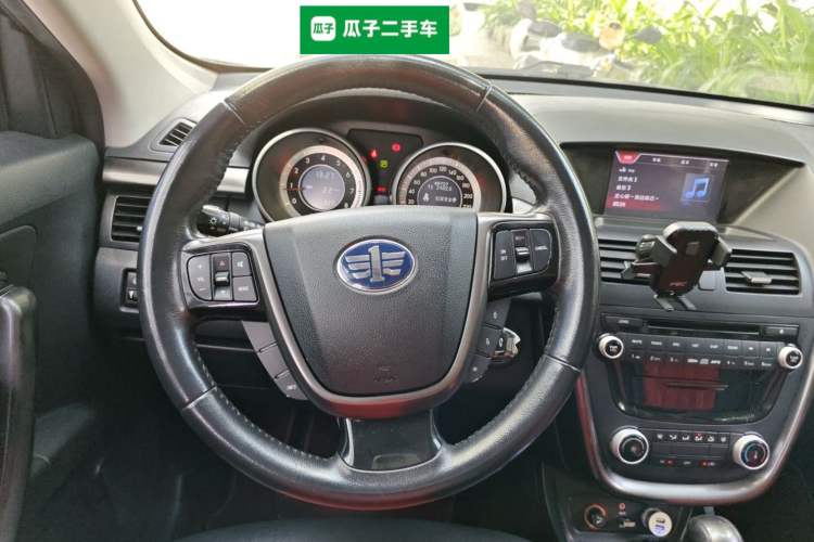 Used Bestune X80 2015 2.0L automatic luxury version Steering Wheel