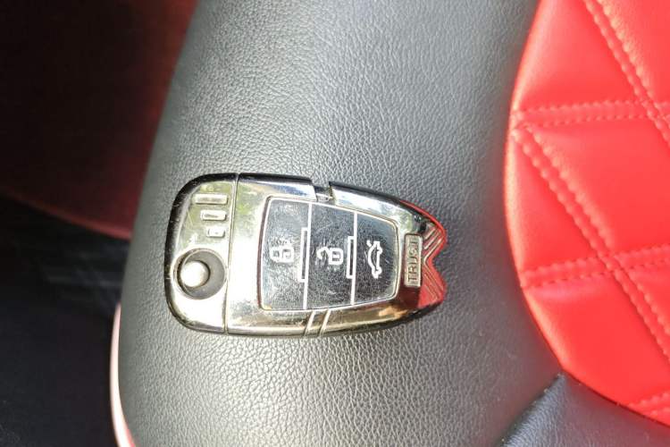 Used Bestune X80 2015 2.0L automatic luxury version Vehicle Key