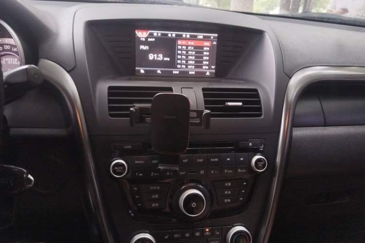 Used Bestune X80 2015 2.0L automatic luxury version Audio And AC Panel