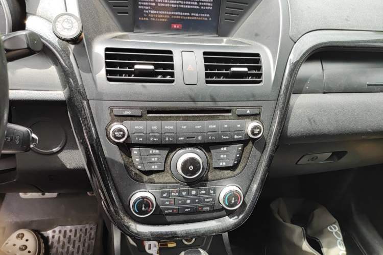 Used Bestune X80 2015 1.8T Automatic Sport Model Audio And AC Panel