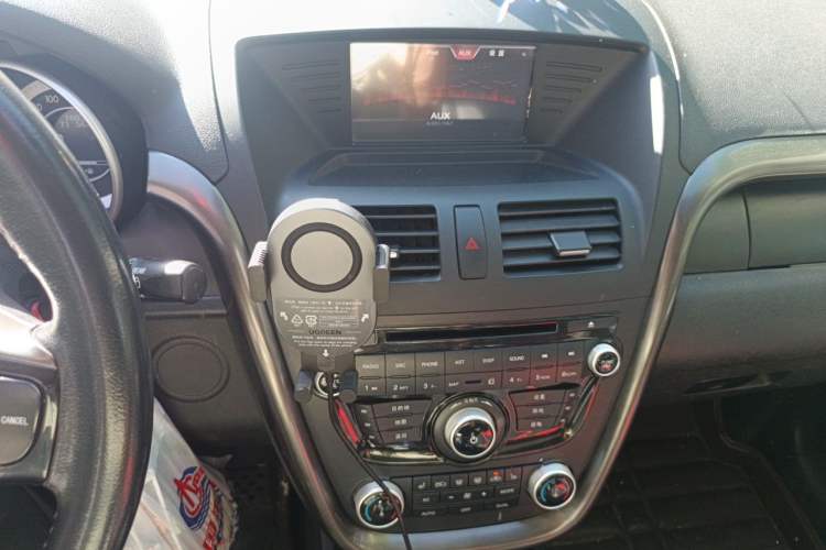 Used Bestune X80 2015 1.8T Automatic Luxury Model Audio And AC Panel