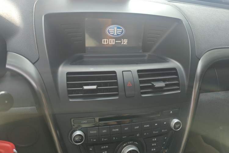 Used Bestune X80 2015 1.8T Automatic Luxury Model Audio And AC Panel