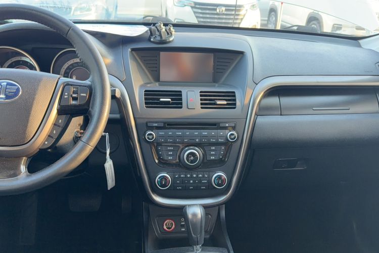 Used Bestune X80 2015 1.8T Automatic Luxury Model Audio And AC Panel