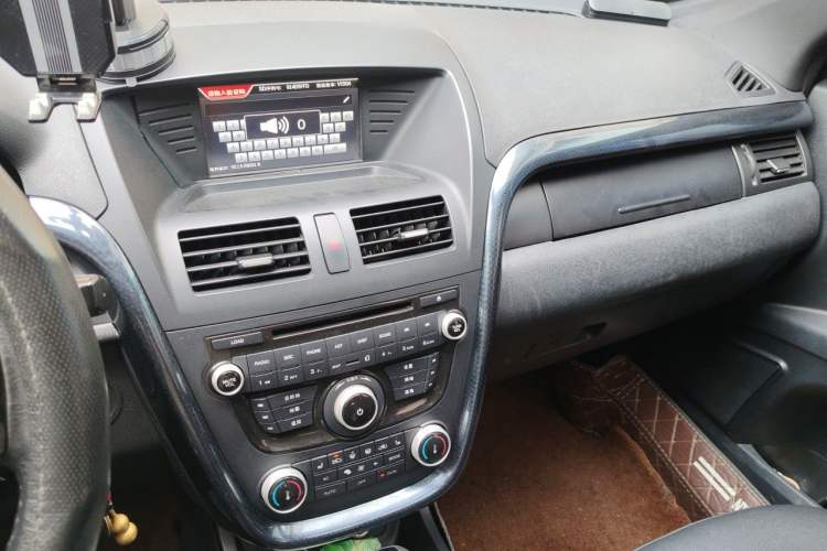 Used Bestune X80 2015 1.8T Automatic Sport Model Audio And AC Panel
