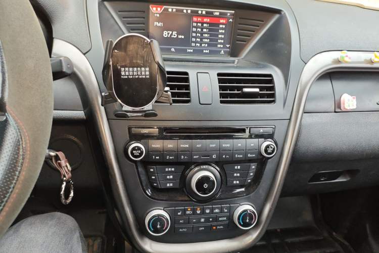 Used Bestune X80 2015 1.8T Automatic Luxury Model Audio And AC Panel