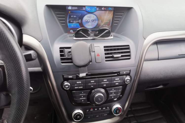 Used Bestune X80 2015 2.0L automatic comfort version Audio And AC Panel