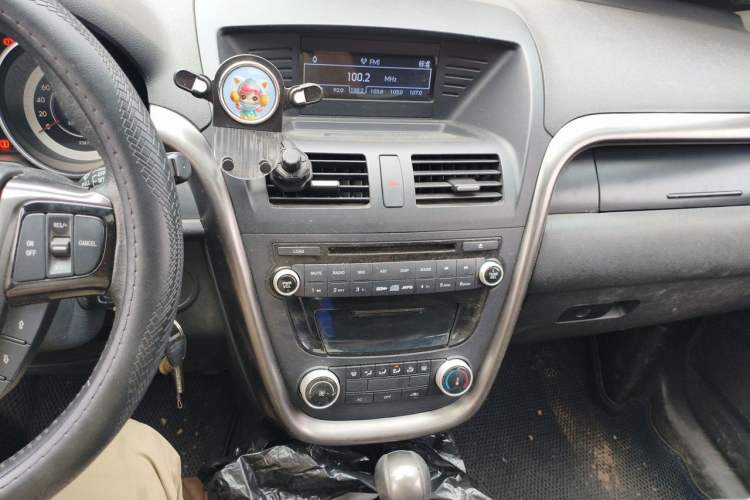 Used Bestune X80 2015 2.0L automatic comfort version Audio And AC Panel