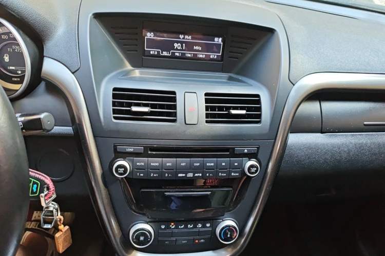 Used Bestune X80 2015 2.0L automatic comfort version Audio And AC Panel