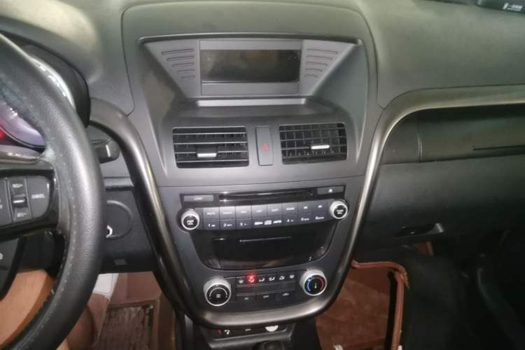 Used Bestune X80 2015 2.0L Automatic Comfort Anniversary Edition Audio And AC Panel
