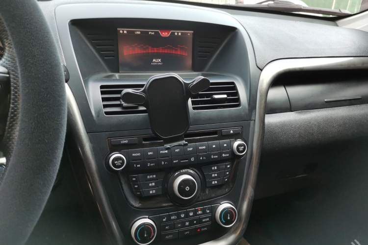 Used Bestune X80 2015 1.8T Automatic Luxury Model Audio And AC Panel
