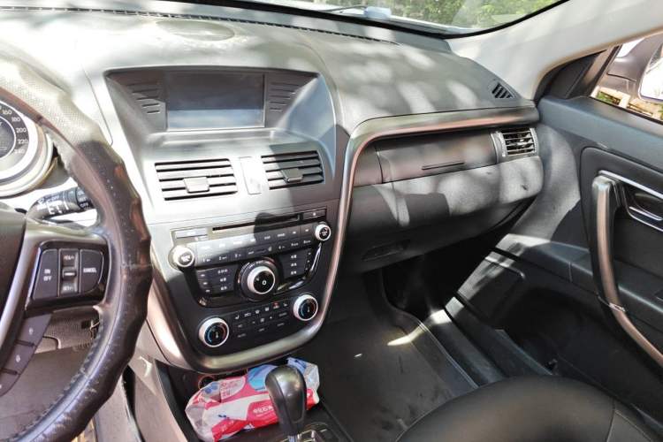 Used Bestune X80 2015 1.8T Automatic Luxury Model Audio And AC Panel