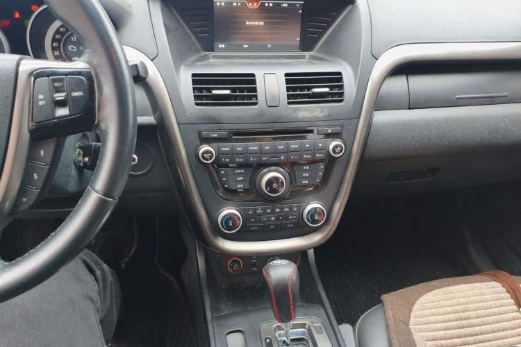 Used Bestune X80 2015 1.8T Automatic Luxury Model Audio And AC Panel