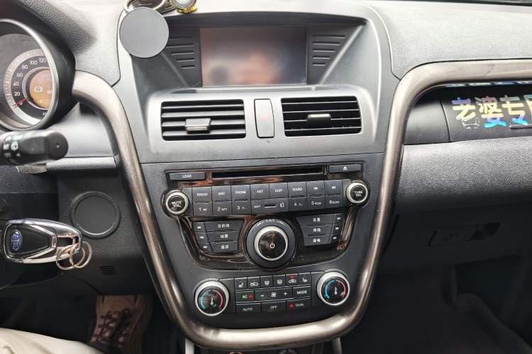 Used Bestune X80 2015 1.8T Automatic Luxury Model Audio And AC Panel