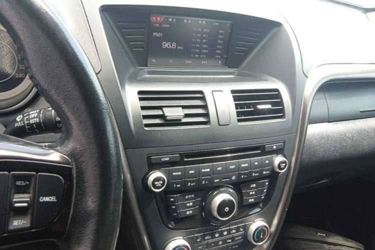 Used Bestune X80 2015 2.0L automatic luxury version Audio And AC Panel
