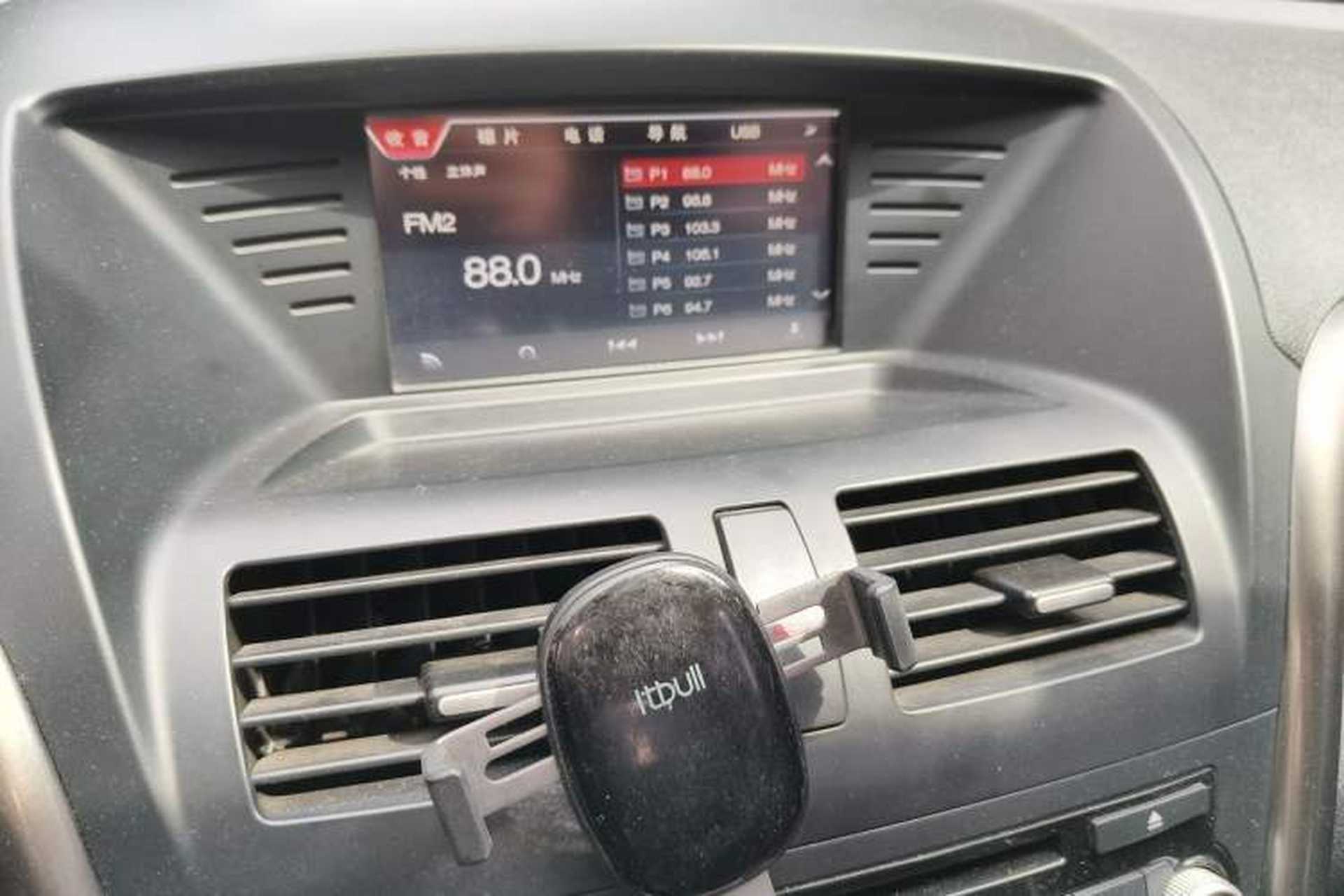 Used Bestune X80 2015 2.0L automatic luxury version Audio And AC Panel