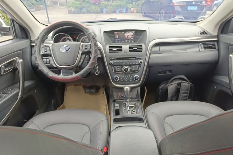 Used Bestune X80 2015 2.0L automatic luxury version Center Console
