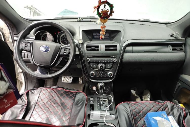 Used Bestune X80 2015 1.8T Automatic Sport Model Center Console