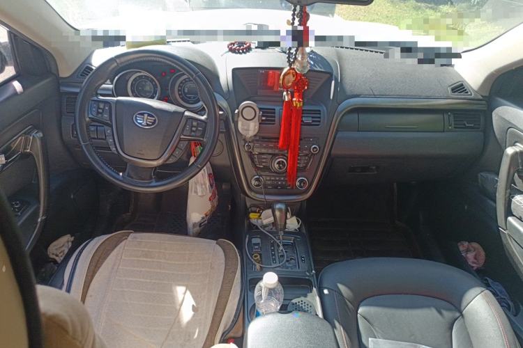 Used Bestune X80 2015 1.8T Automatic Luxury Model Center Console