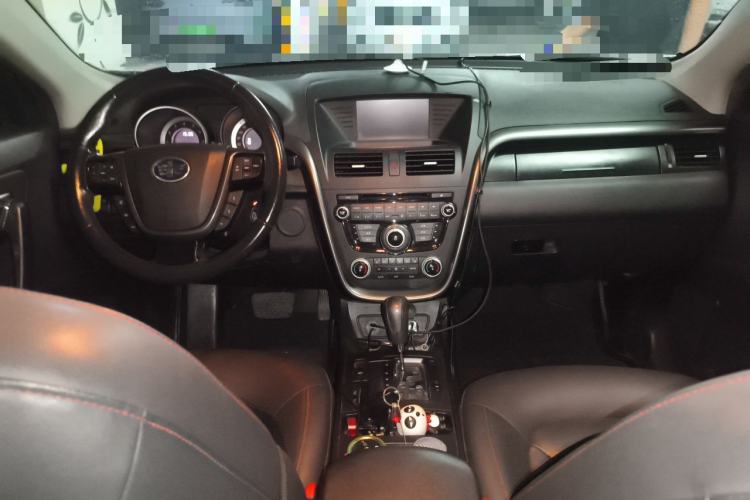 Used Bestune X80 2015 1.8T Automatic Luxury Model Center Console