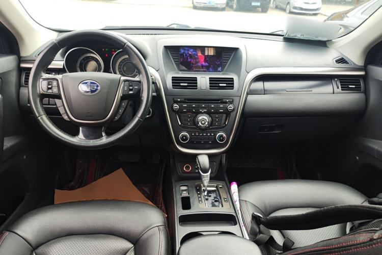 Used Bestune X80 2015 2.0L automatic comfort version Center Console