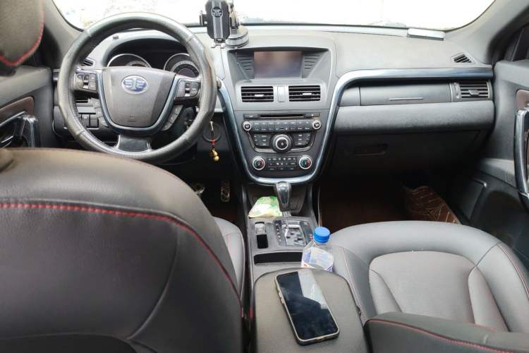Used Bestune X80 2015 1.8T Automatic Sport Model Center Console