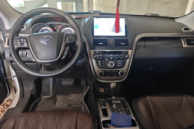 Used Bestune X80 2015 2.0L Automatic Comfort Anniversary Edition Center Console
