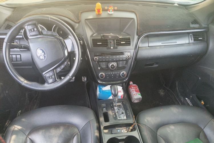 Used Bestune X80 2015 1.8T Automatic Sport Model Center Console