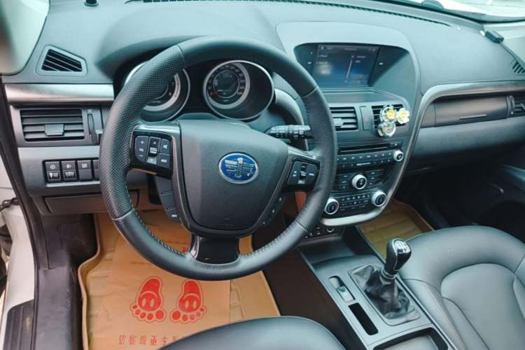 Used Bestune X80 2015 2.0L Manual Luxury Edition Center Console