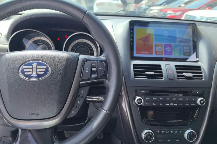 Used Bestune X80 2015 2.0L Automatic Comfort Anniversary Edition Center Console