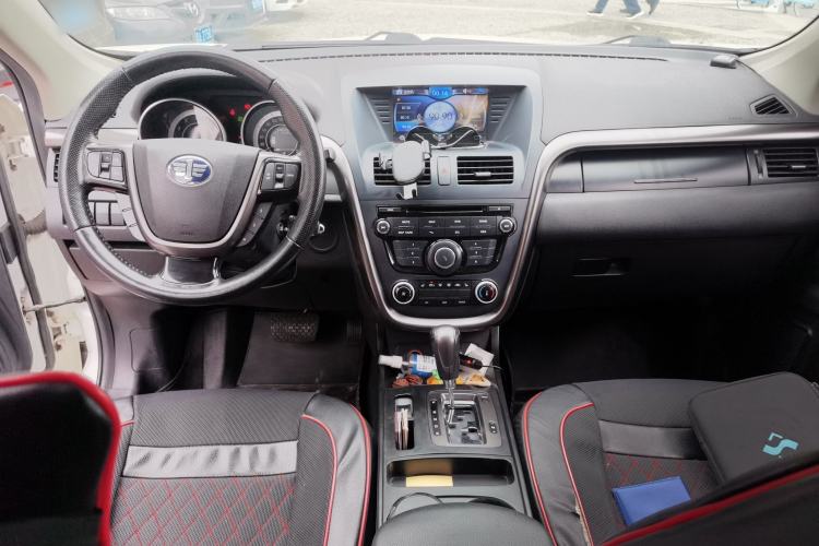 Used Bestune X80 2015 2.0L automatic comfort version Center Console