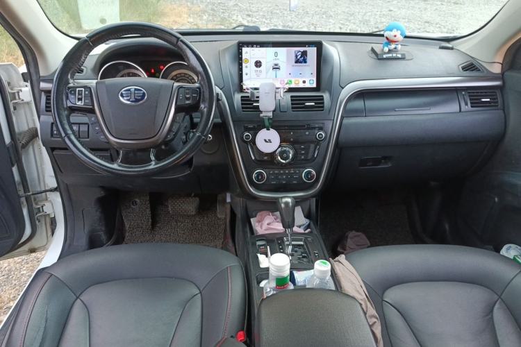 Used Bestune X80 2015 1.8T Automatic Luxury Model Center Console