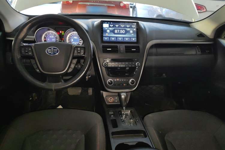 Used Bestune X80 2015 2.0L automatic comfort version Center Console