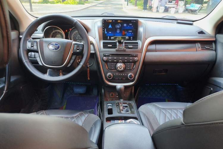 Used Bestune X80 2015 2.0L automatic comfort version Center Console