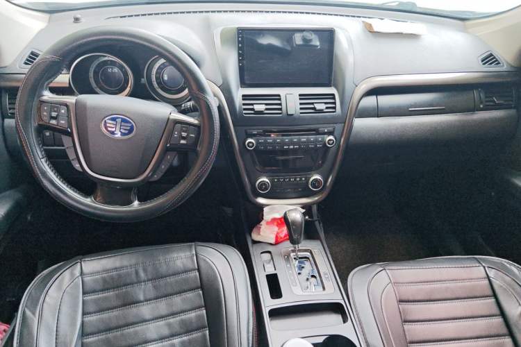 Used Bestune X80 2015 2.0L automatic comfort version Center Console