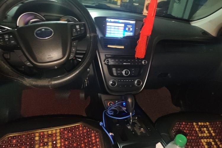 Used Bestune X80 2015 2.0L Automatic Comfort Anniversary Edition Center Console