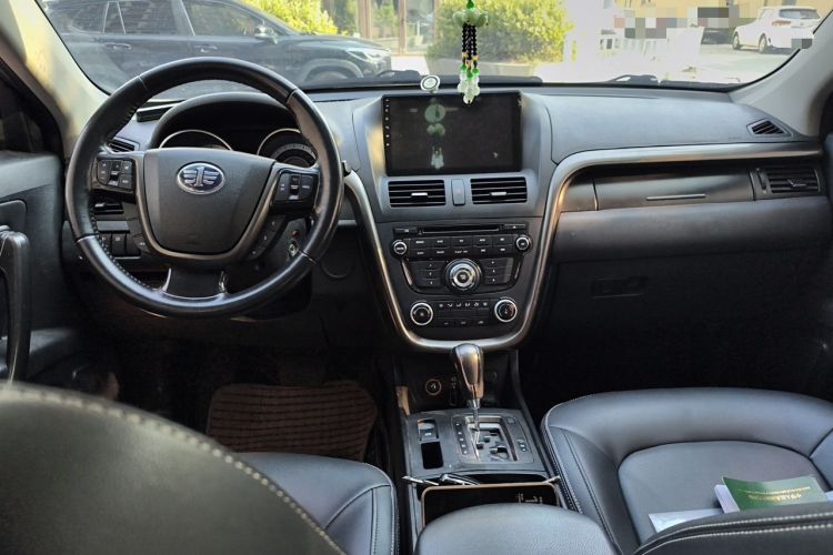 Used Bestune X80 2015 2.0L Automatic Comfort Anniversary Edition Center Console