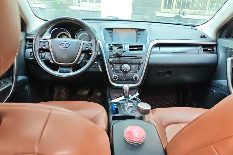 Used Bestune X80 2015 2.0L Automatic Comfort Anniversary Edition Center Console