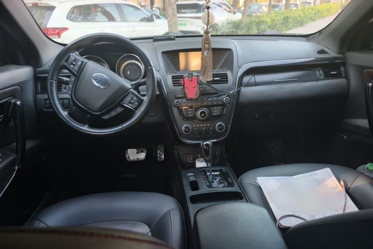 Used Bestune X80 2015 1.8T Automatic Sport Model Center Console