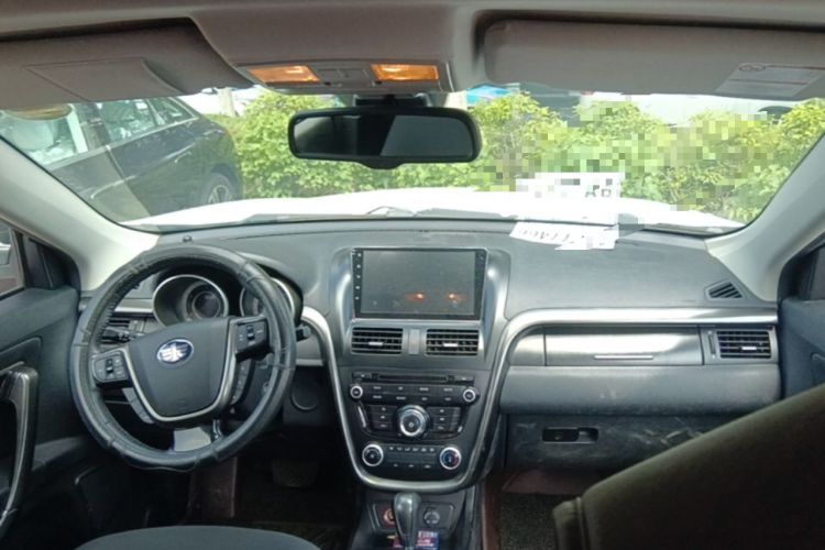 Used Bestune X80 2015 2.0L automatic comfort version Center Console