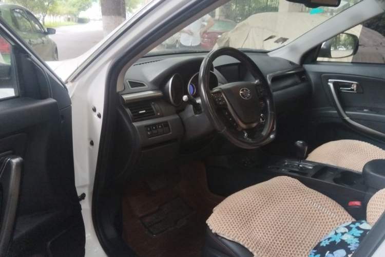 Used Bestune X80 2015 2.0L automatic luxury version Driver Seat