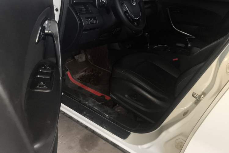 Used Bestune X80 2015 2.0L automatic luxury version Driver Seat