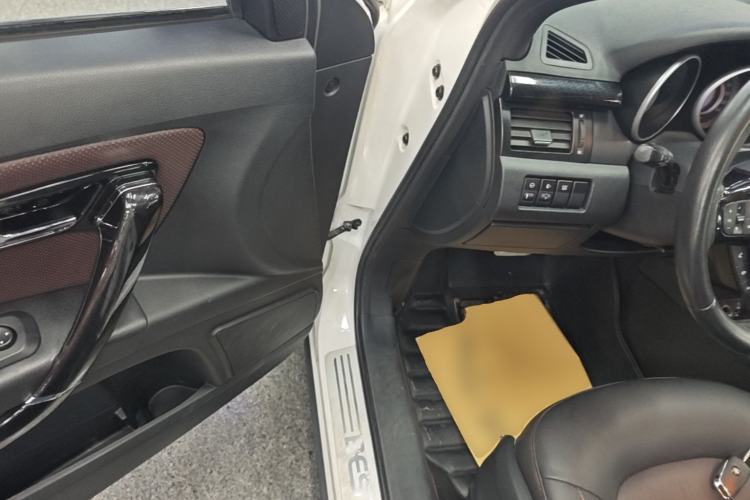 Used Bestune X80 2015 1.8T Automatic Sport Model Driver Seat