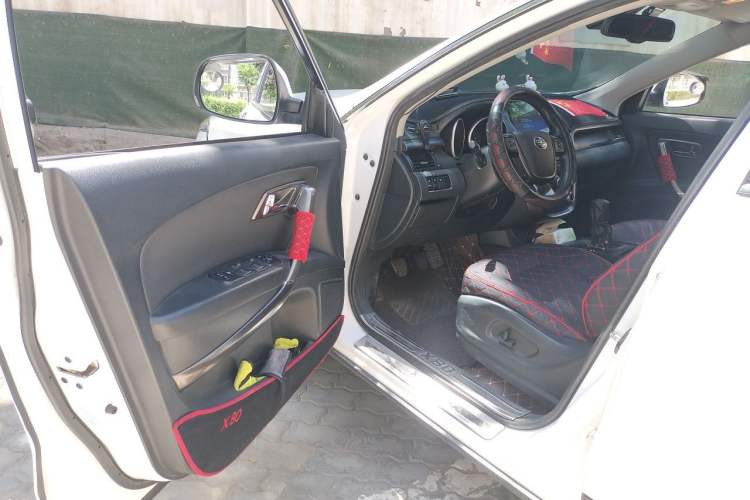 Used Bestune X80 2015 2.0L Manual Luxury Edition Driver Seat