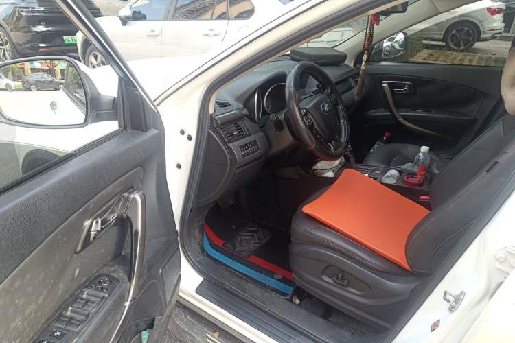 Used Bestune X80 2015 2.0L automatic luxury version Driver Seat