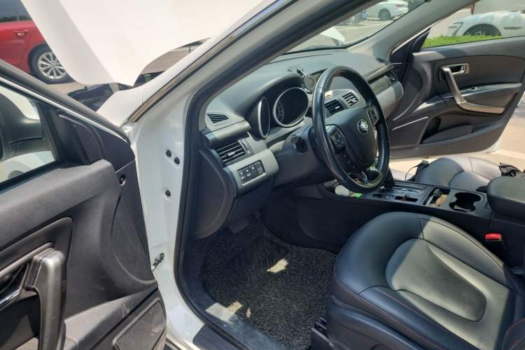 Used Bestune X80 2015 2.0L automatic luxury version Driver Seat