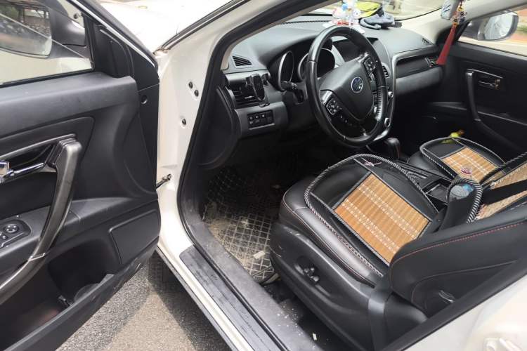 Used Bestune X80 2015 2.0L automatic luxury version Driver Seat