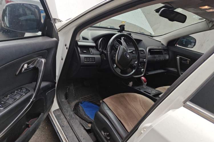 Used Bestune X80 2015 2.0L automatic luxury version Driver Seat