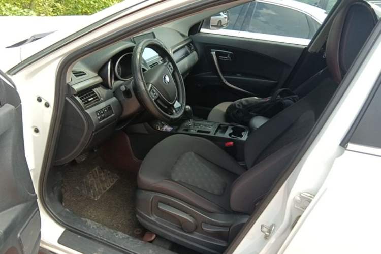 Used Bestune X80 2015 2.0L automatic comfort version Driver Seat
