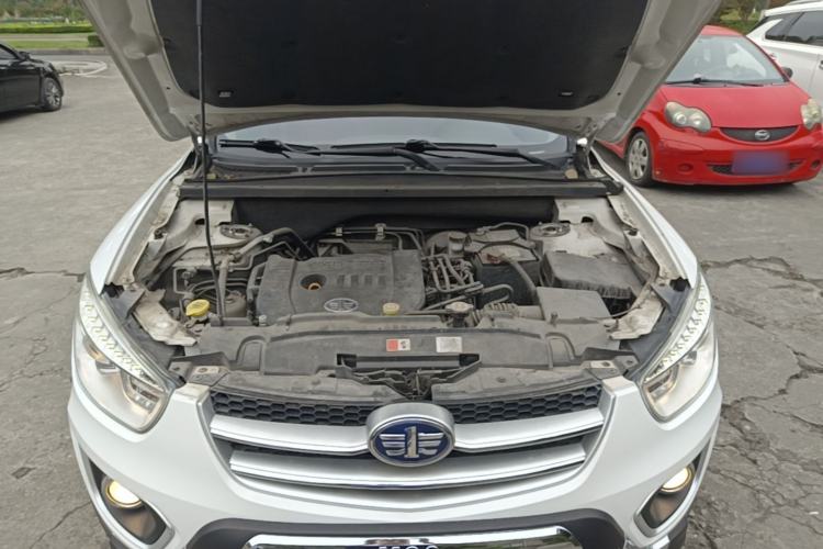 Used Bestune X80 2015 2.0L automatic luxury version Engine Bay