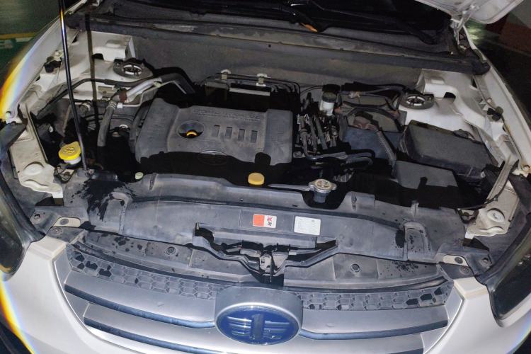 Used Bestune X80 2015 2.0L automatic comfort version Engine Bay